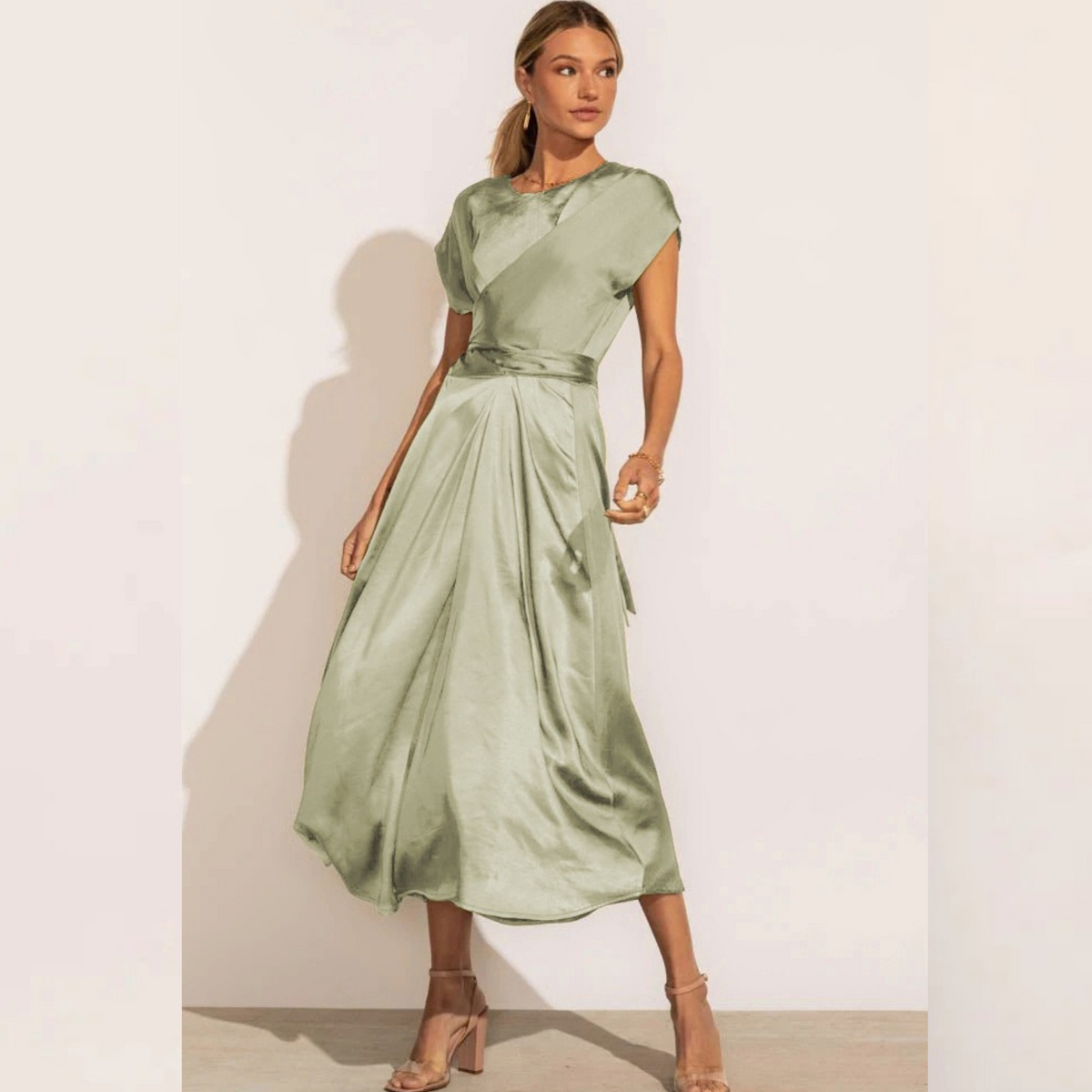 Damen Midi Abendkleid mit Gelaunten Ärmeln und Diagonalem Schnitt 2