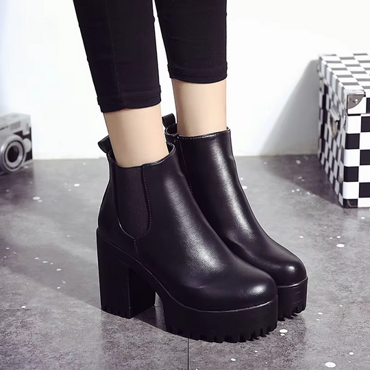 Hochhackige Damenstiefel