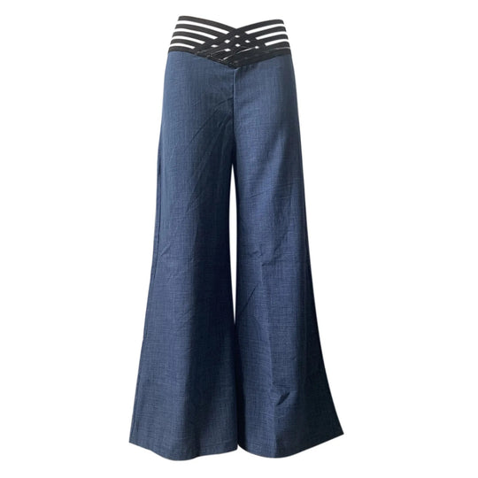 Auslaufende Hose mit gekreuztem Mesh-Patch für Damen