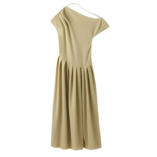 Lässiges Damenkleid mit schrägem Kragen
